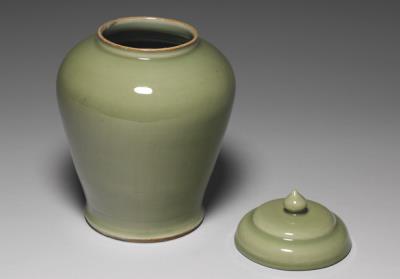 图片[2]-Lidded jar in emerald green glaze, Longquan ware, Ming dynasty, Yongle reign (1403-1424)-China Archive